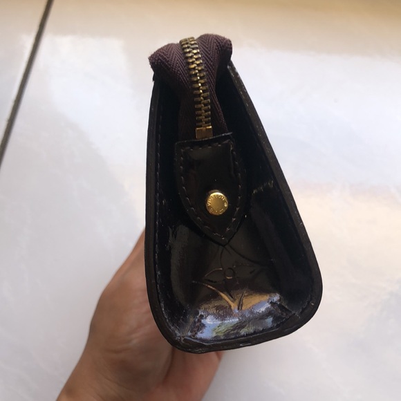 Louis Vuitton Vernis Pouch - Picture 3 of 8
